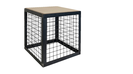 Metall-Beistelltisch aus Stahl mit Drahtgitter und MDF-Platte zum Mieten